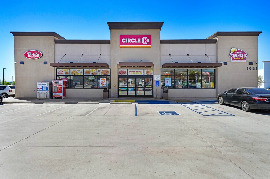 1081 W Highland Ave, San Bernardino, CA à vendre - Photo principale – Image 1 sur 6