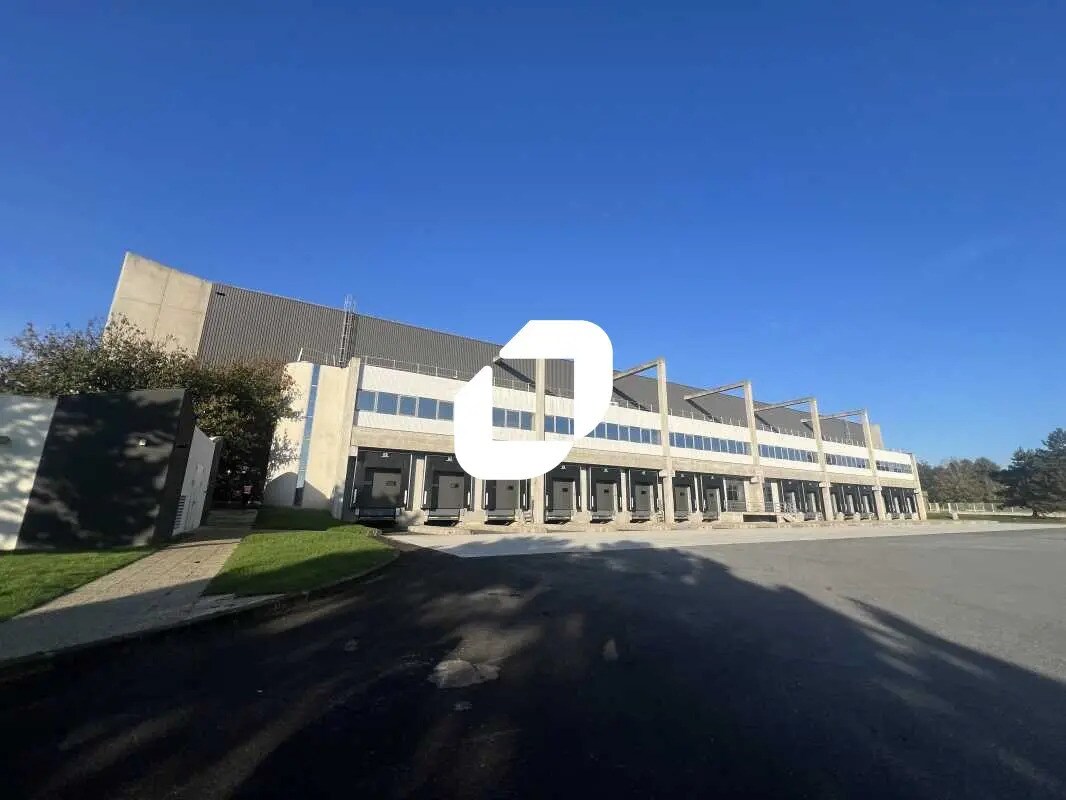 Bureau dans Tournan-en-Brie à louer Photo de l’immeuble– Image 1 sur 11