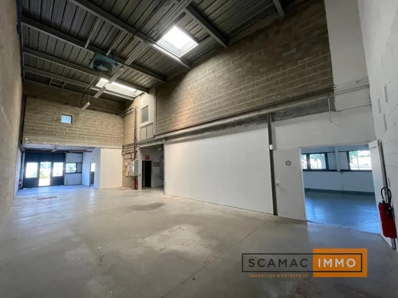 Industriel/Logistique dans Fresnes à louer Photo de l’immeuble– Image 1 sur 11