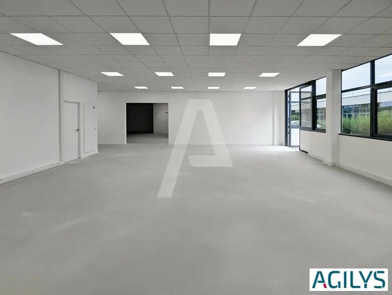 Local d’activités dans Saclay à louer - Photo de l’immeuble – Image 3 sur 12