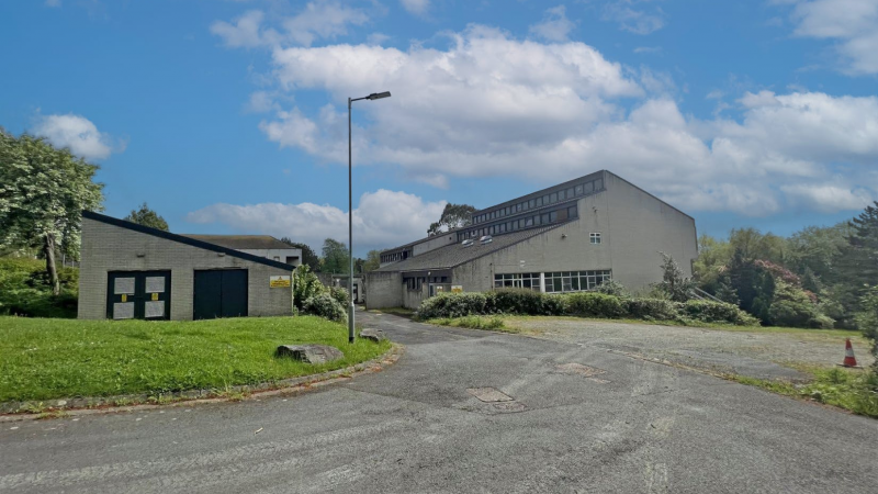 Llanbadarn Campus portefeuille de 3 biens à vendre sur LoopNet.fr - Photo de l’immeuble – Image 3 sur 14