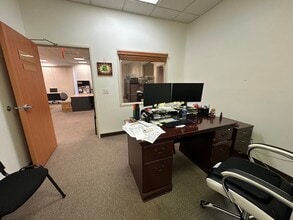 199 W Garvey Ave, Monterey Park, CA à louer Photo intérieure– Image 2 sur 17