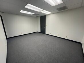 15300 Ventura Blvd, Sherman Oaks, CA à louer Photo intérieure– Image 2 sur 4