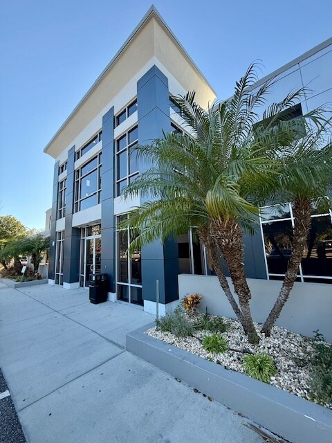 5402 W Laurel St, Tampa, FL à vendre Photo de l’immeuble– Image 1 sur 22