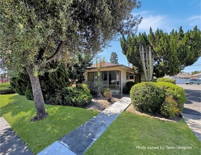 166 E Foothill Blvd, Arcadia, CA à vendre Photo intérieure– Image 1 sur 1