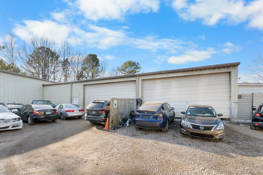 2917 Gresham Lake Rd, Raleigh, NC à louer - Photo de l’immeuble – Image 3 sur 4