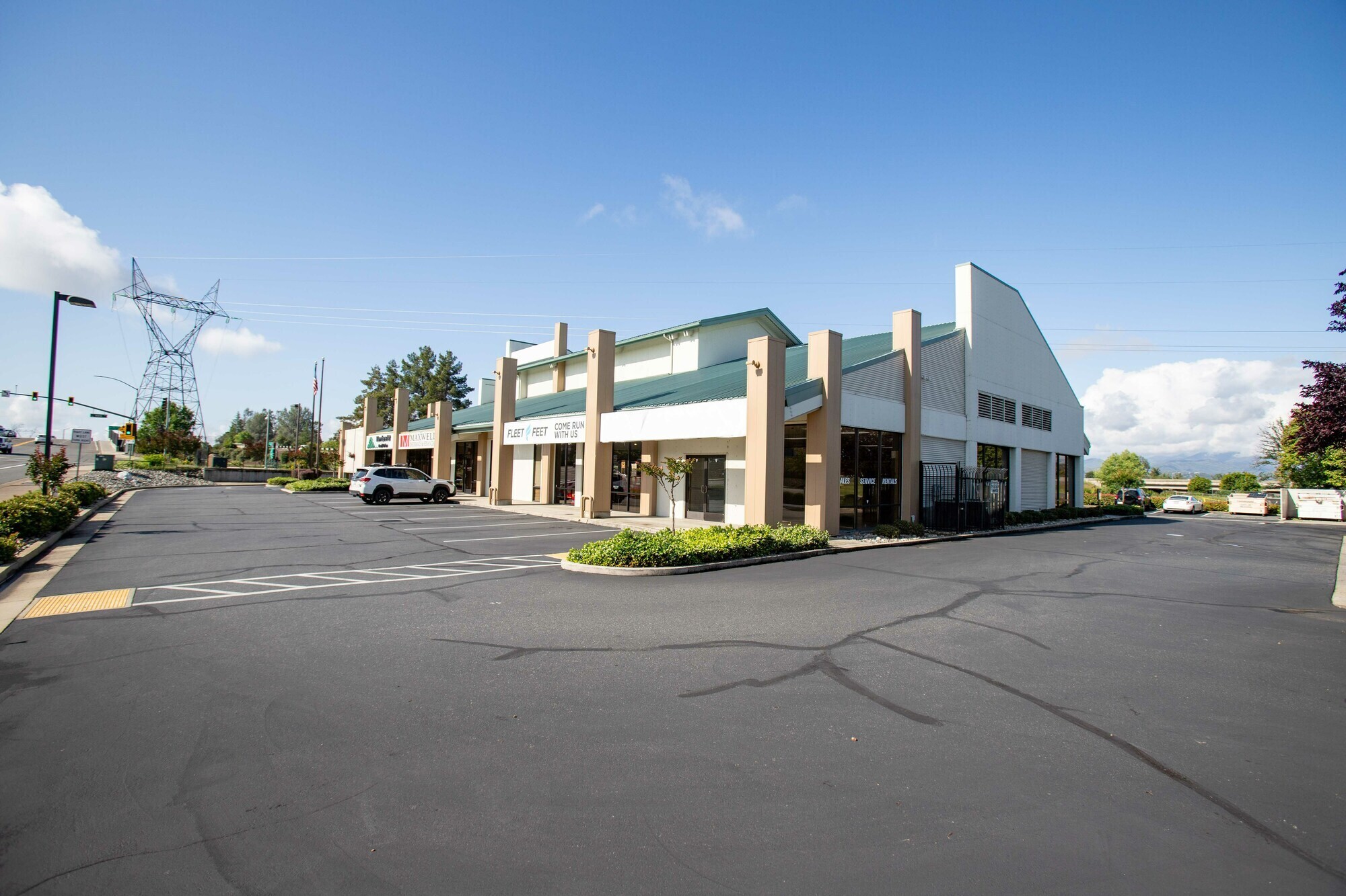1374-1380 Hilltop Dr, Redding, CA à louer Photo principale– Image 1 sur 17