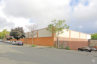 Plus de détails pour 65-75 Traffic Ave, Ridgewood, NY - Industriel/Logistique à louer