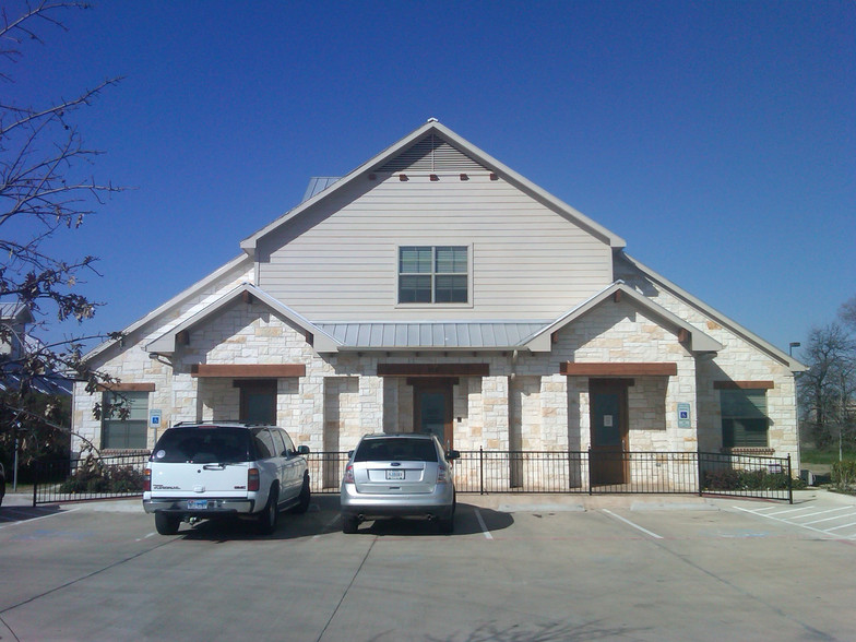 815 E Ira E Woods Ave, Grapevine, TX à louer - Photo de l’immeuble – Image 3 sur 4