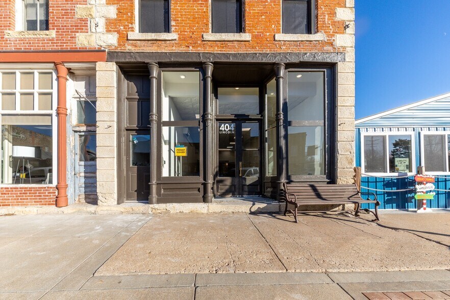 404 Lincoln Ave, Wamego, KS à louer - Photo de l’immeuble – Image 2 sur 12