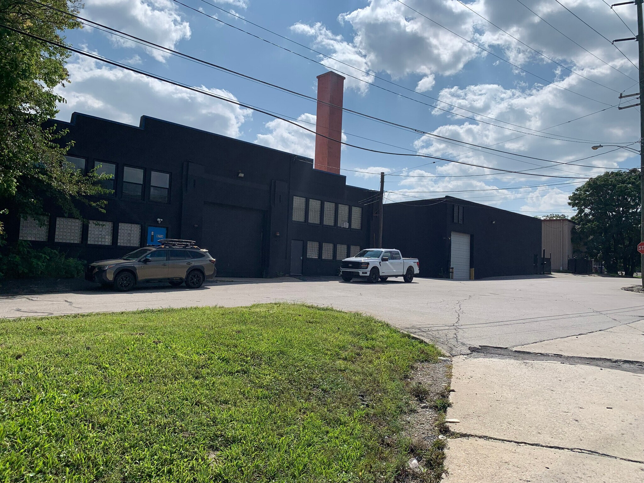 821 Melbourne St, Cincinnati, OH à louer Photo de l’immeuble– Image 1 sur 5