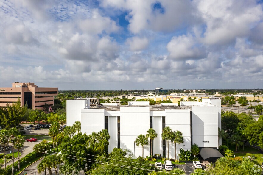 10700 Caribbean Blvd, Miami, FL à louer - Aérien – Image 2 sur 10