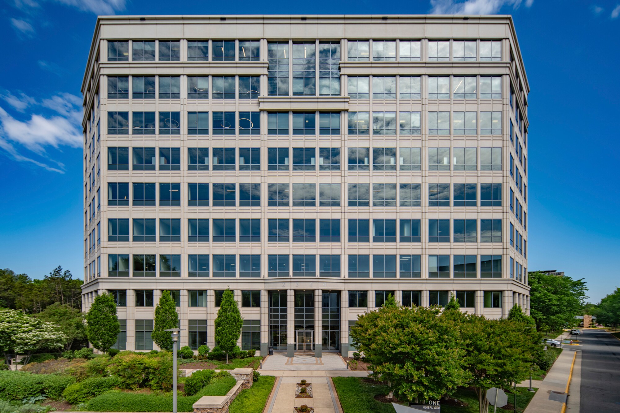 2550 Wasser Ter, Herndon, VA à louer Photo de l’immeuble– Image 1 sur 10