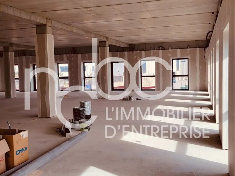 Bureau dans Genas à vendre - Photo de l’immeuble – Image 3 sur 10