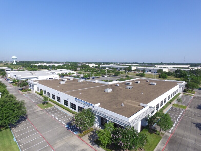 600 N Sam Houston Pky, Houston, TX à louer - Photo de l’immeuble – Image 3 sur 3