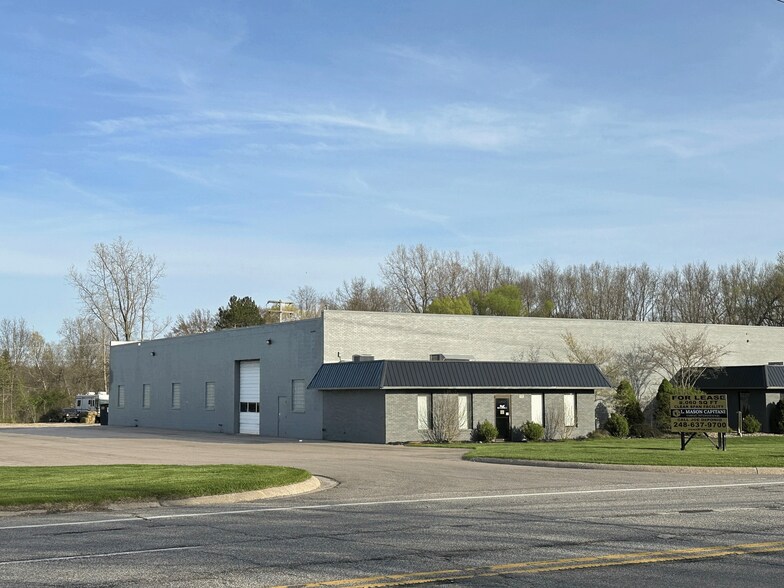 60950 Van Dyke Rd, Washington, MI à louer - Photo principale – Image 1 sur 2