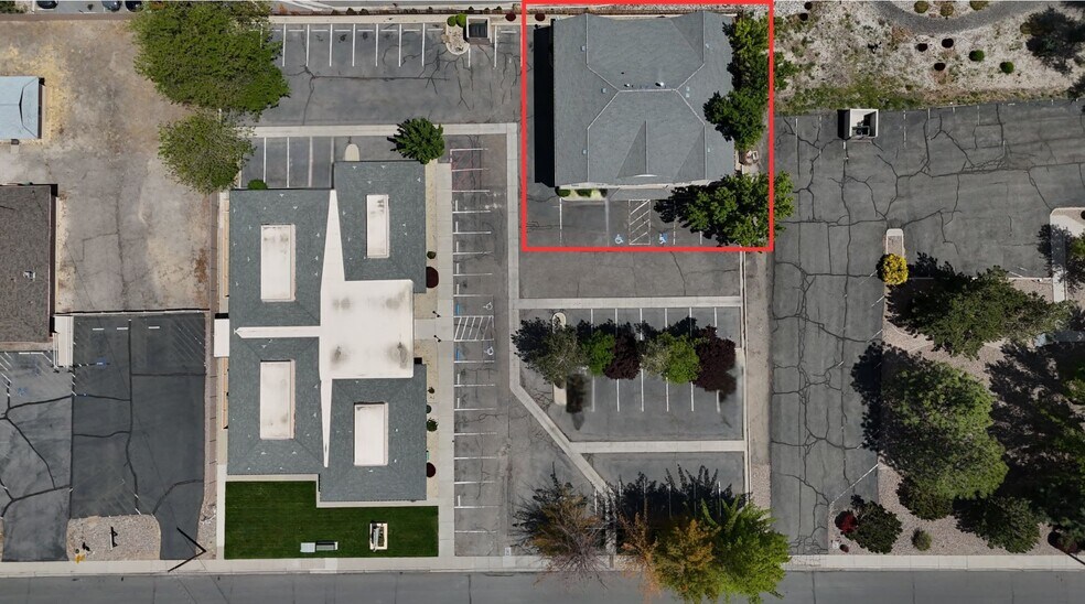 907 N Mountain St, Carson City, NV à louer - Photo de l’immeuble – Image 3 sur 7