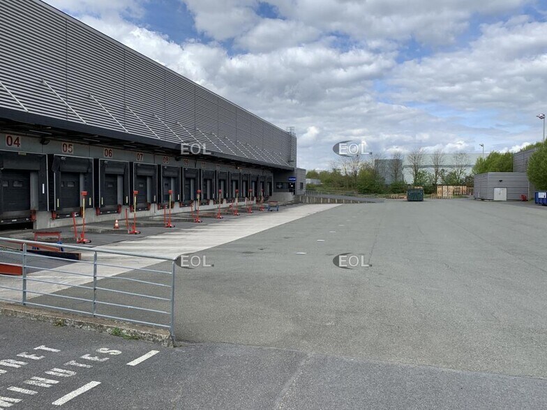 Industriel/Logistique dans Verneuil-en-Halatte à louer - Photo de l’immeuble – Image 1 sur 5