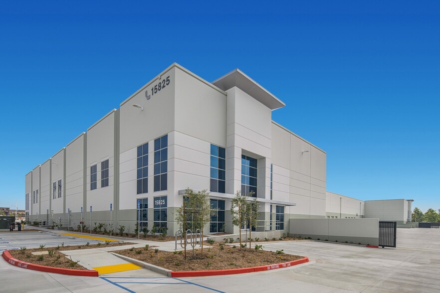 15881 Terminal Ct, Chino, CA à louer - Photo de l’immeuble – Image 3 sur 9
