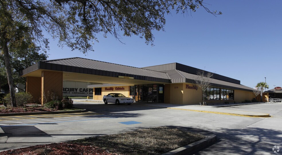 3216 University Blvd S, Jacksonville, FL à louer - Photo de l’immeuble – Image 1 sur 4