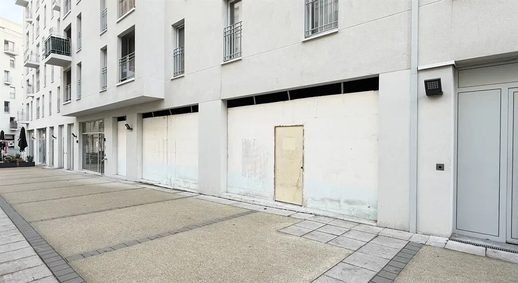 Local commercial dans Noisy-le-Grand à louer Photo de l’immeuble– Image 1 sur 4