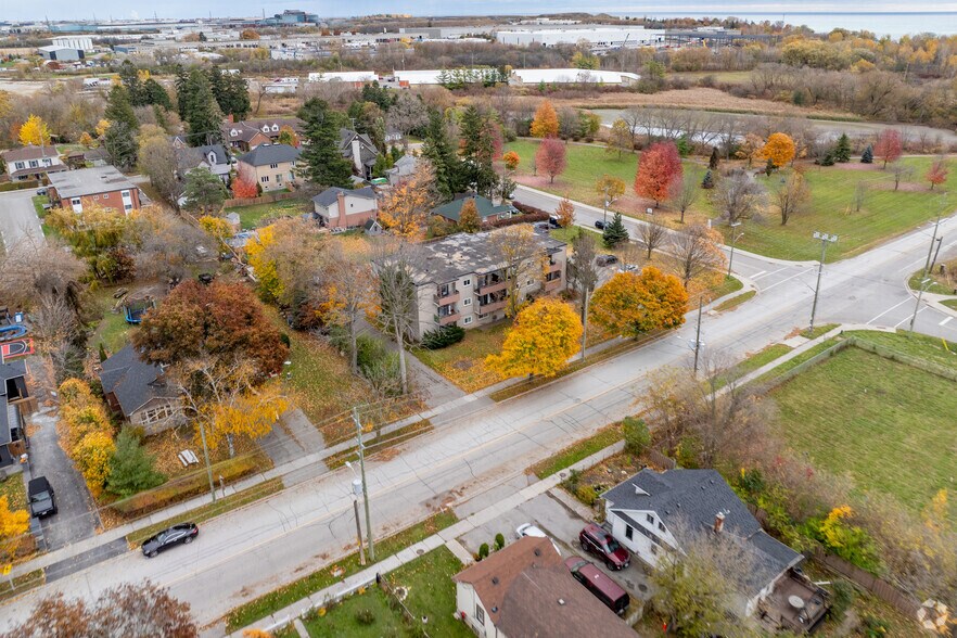 102 Front St E, Whitby, ON à vendre - Photo de l’immeuble – Image 2 sur 2
