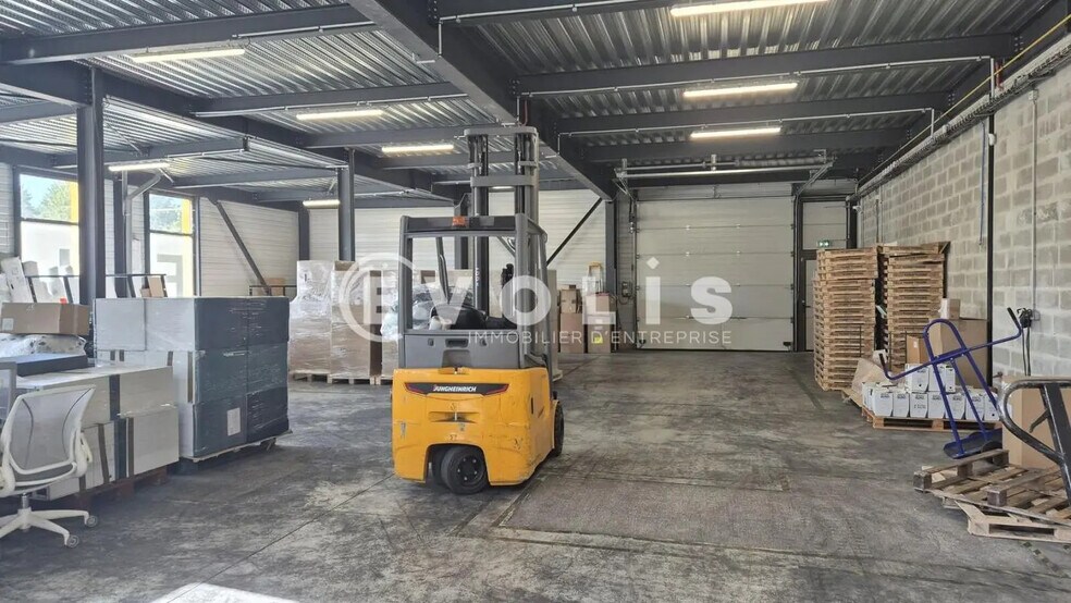 Bureau dans Tremblay-en-France à louer - Photo de l’immeuble – Image 3 sur 7