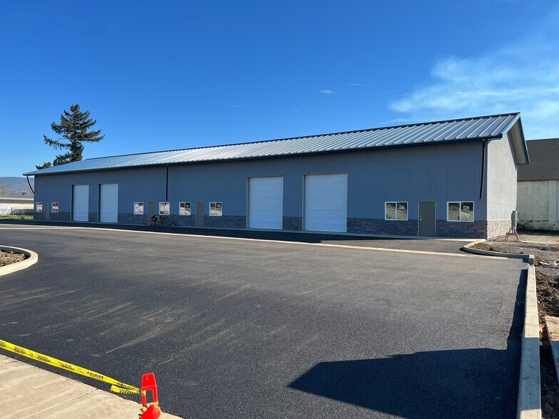250 Commercial Ct, Medford, OR à louer - Photo principale – Image 1 sur 8
