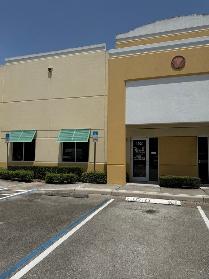 1901-1939 Banks Rd, Margate, FL 33063 - Lot 1921 - - Photo intérieure - Image 2 of 13