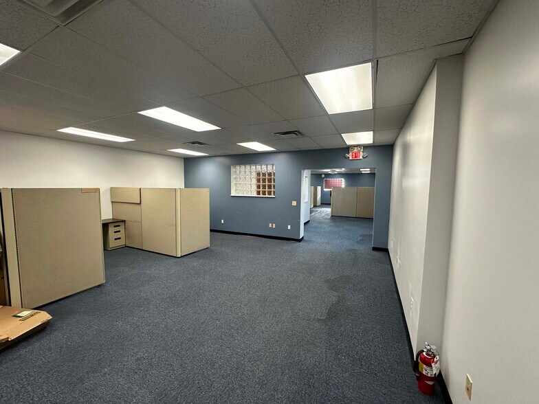 8830 Reading Rd, Cincinnati, OH à vendre - Photo de l’immeuble – Image 2 sur 5