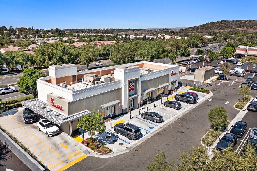 27412 Antonio Pky, Ladera Ranch, CA à louer - Photo de l’immeuble – Image 3 sur 30