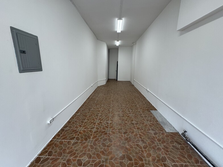 390 Metropolitan Ave, Brooklyn, NY à louer - Photo de l’immeuble – Image 3 sur 5