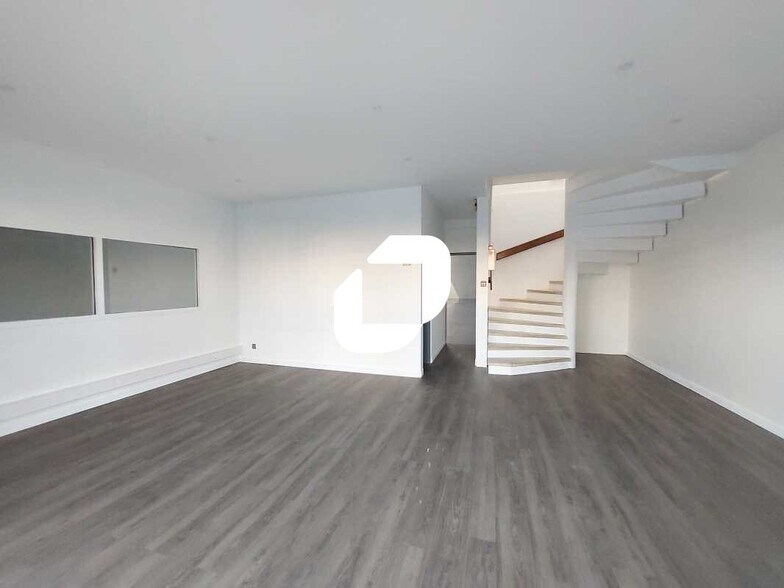 6-8 Rue Marie Curie, Coignières à louer - Photo intérieure – Image 2 sur 10