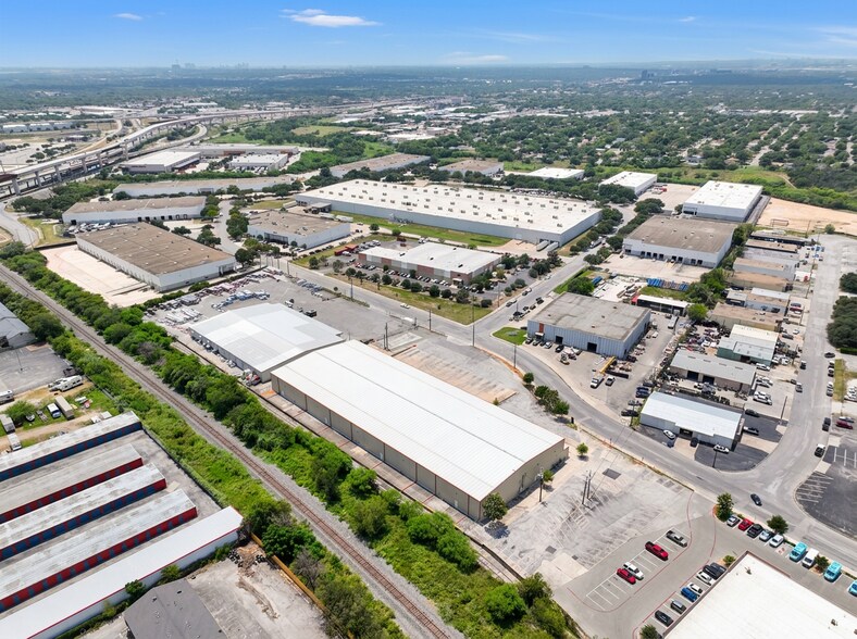 9610 Ball St, San Antonio, TX à louer - Photo de l’immeuble – Image 3 sur 5