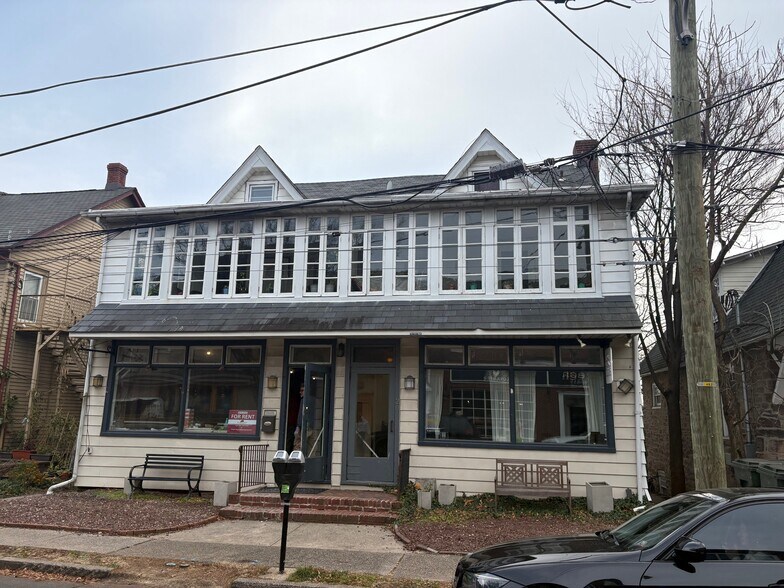20-22 E Oakland Ave, Doylestown, PA à louer - Photo principale – Image 1 sur 1