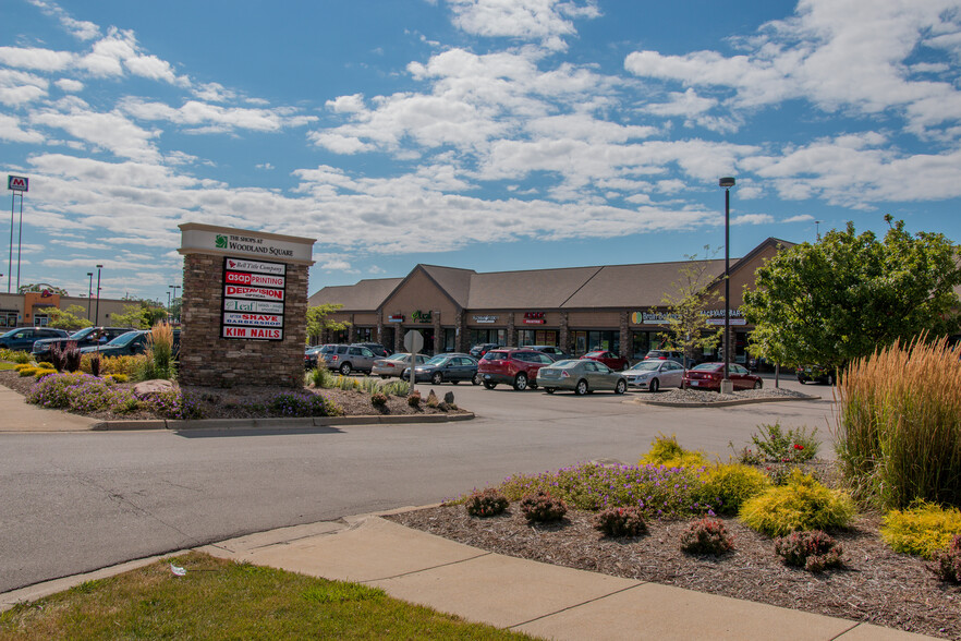 2311-2339 Jolly Rd, Okemos, MI à louer - Photo de l’immeuble – Image 1 sur 4