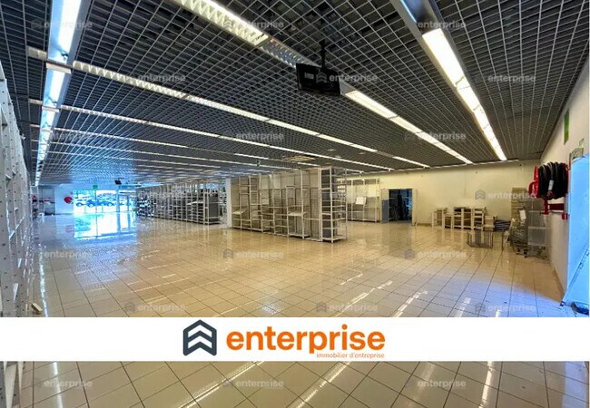 Plus de détails pour Local commercial à louer