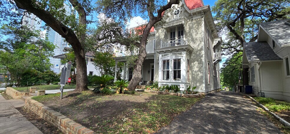 702 Rio Grande St, Austin, TX à louer - Photo de l’immeuble – Image 2 sur 12