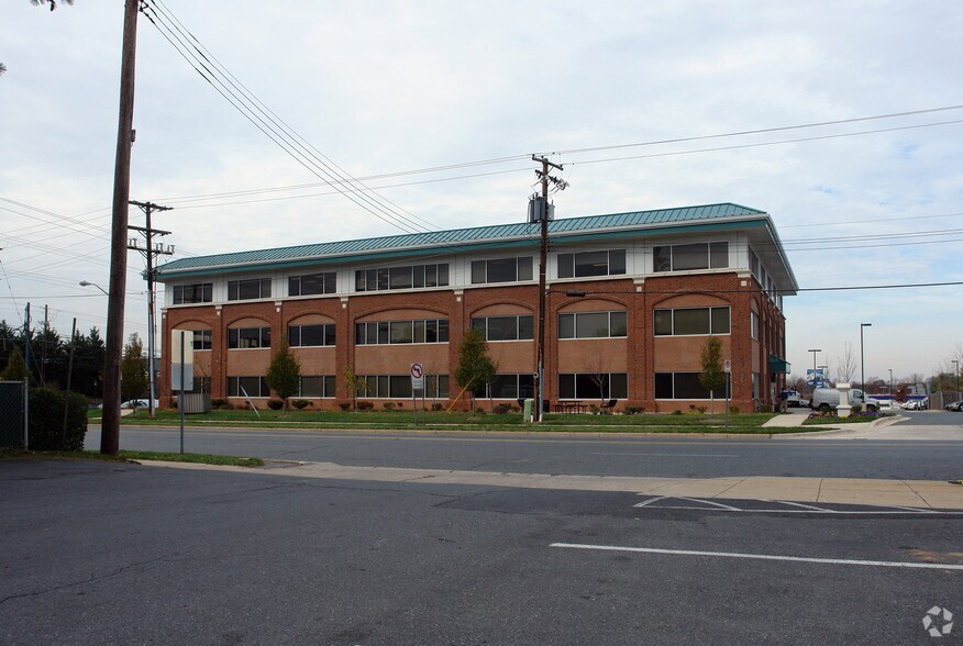 15901 Frederick Rd, Rockville, MD à vendre - Photo de l’immeuble – Image 3 sur 5