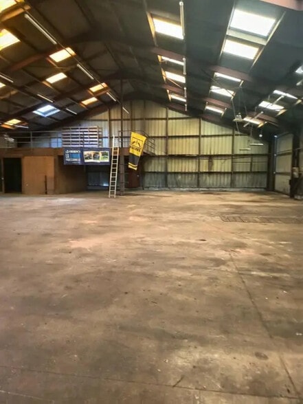 Local d'activités dans Plougourvest à vendre - Photo de l’immeuble – Image 2 sur 3