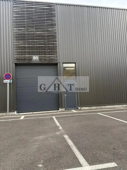 Industriel/Logistique dans Saint-Fargeau-Ponthierry à louer - Photo de l’immeuble – Image 2 sur 3