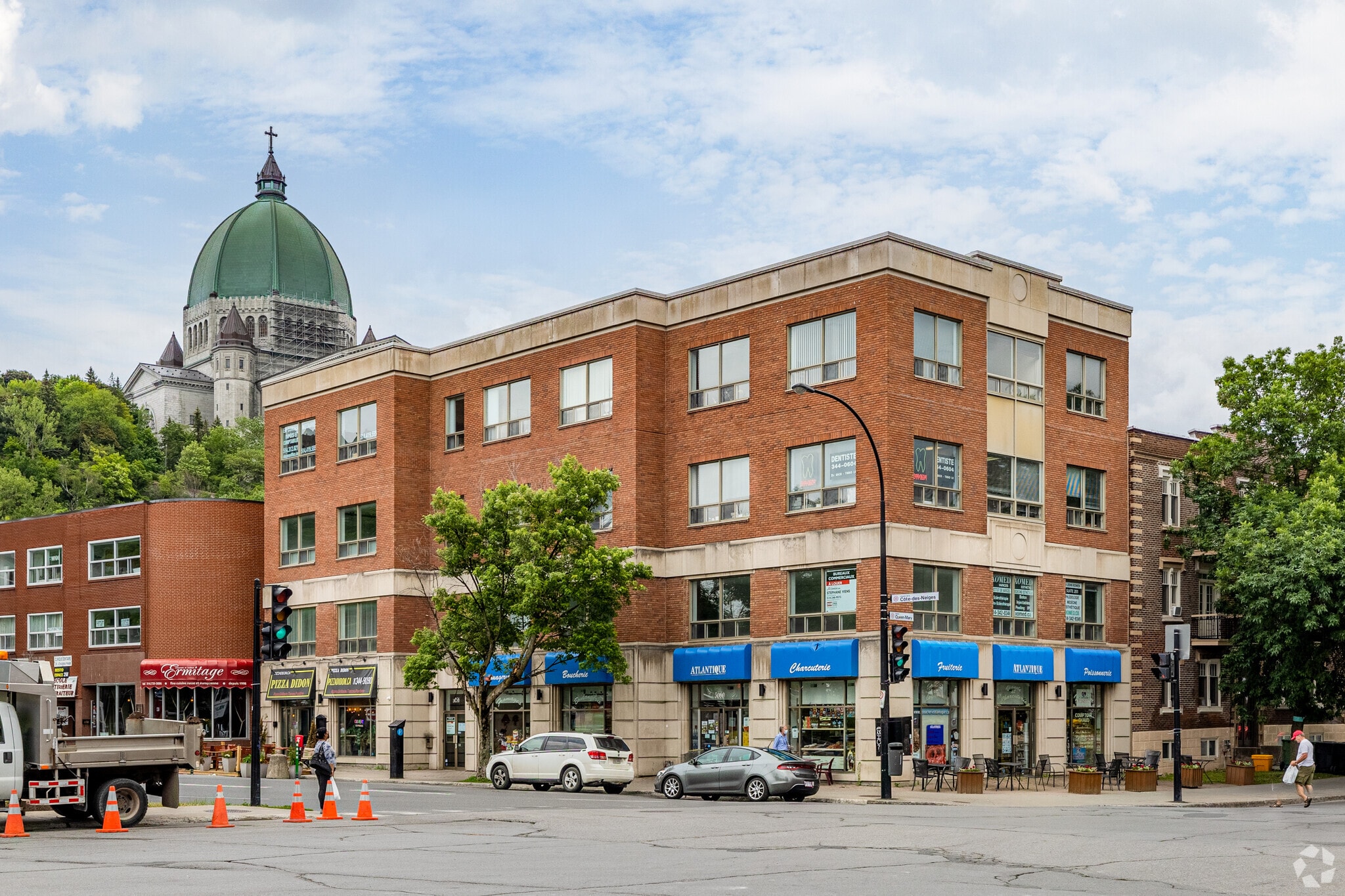 5050-5060 Ch de la Côte-des-Neiges, Montréal, QC à vendre Photo principale– Image 1 sur 5