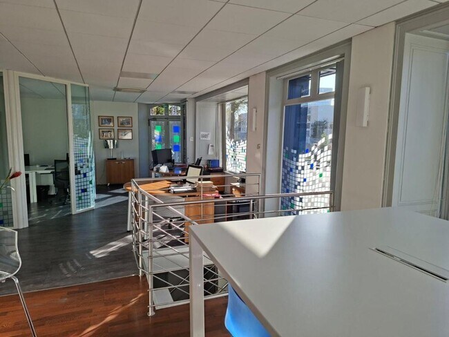 Plus de détails pour Bureau à vendre