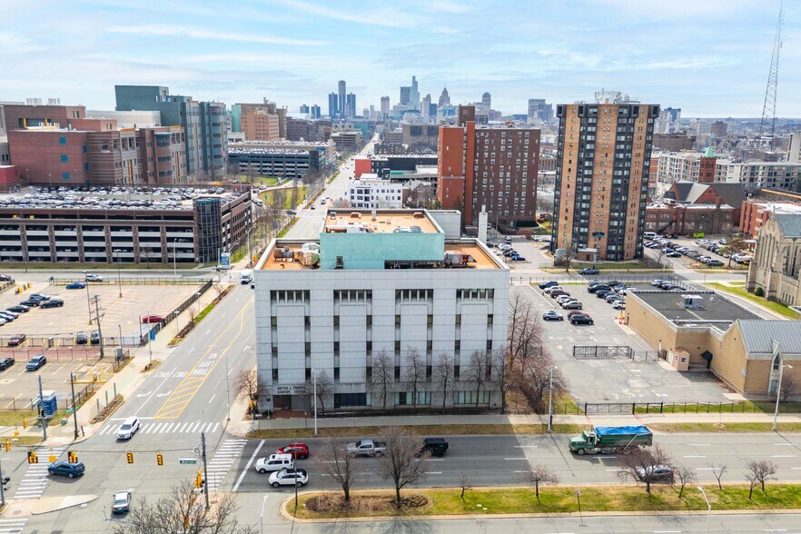 110 E Warren Ave, Detroit, MI à louer - Photo de l’immeuble – Image 2 sur 9