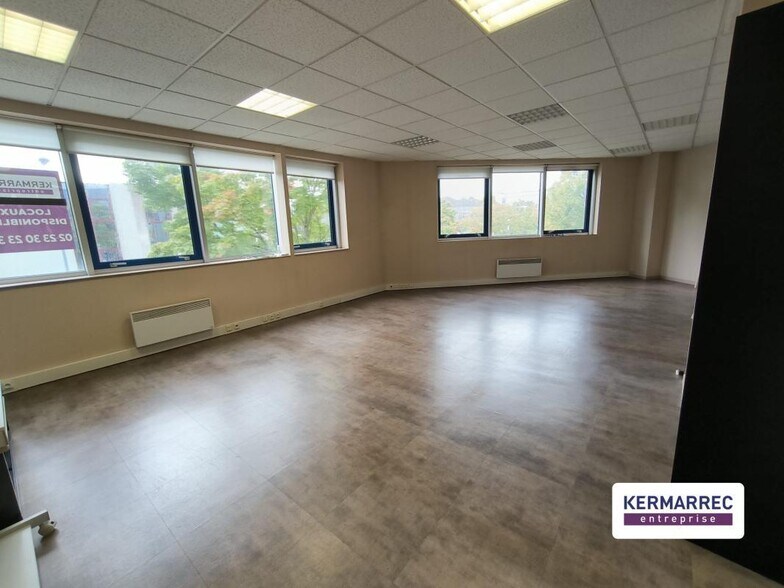 Bureau dans Saint-Grégoire à vendre - Photo de l’immeuble – Image 2 sur 4