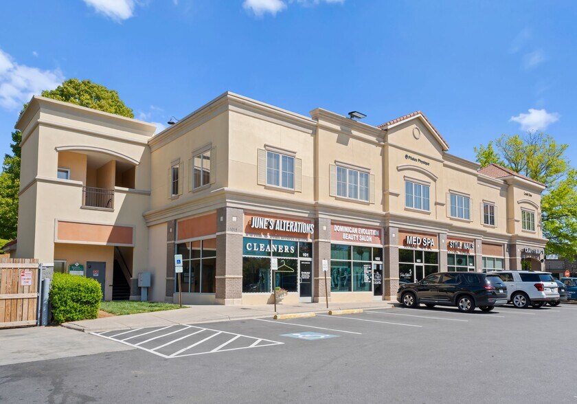 17015 Kenton Dr, Cornelius, NC à louer - Photo de l’immeuble – Image 2 sur 8