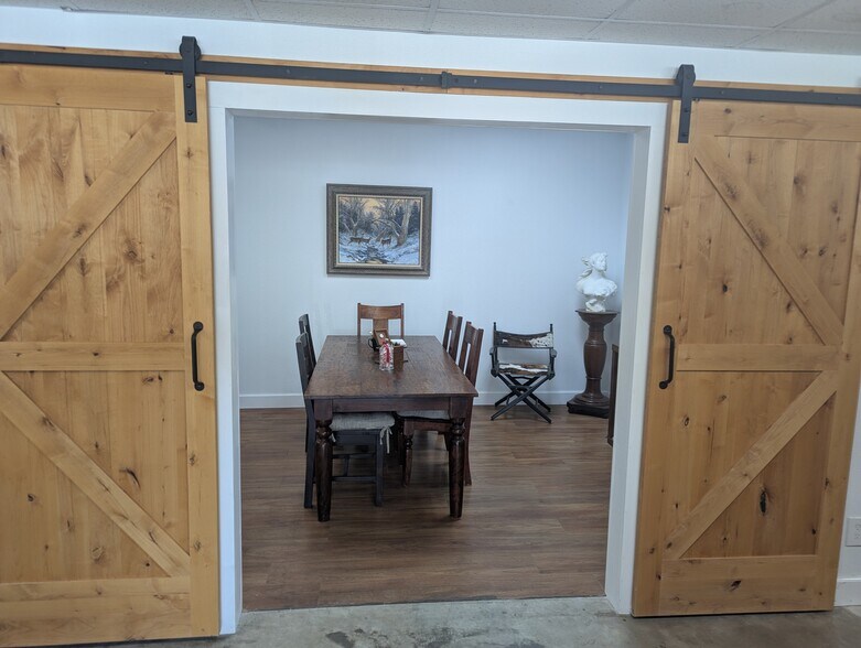 709 A & B, 711b Hwy 290 portefeuille de 2 biens à vendre sur LoopNet.fr - Photo de l’immeuble – Image 3 sur 28