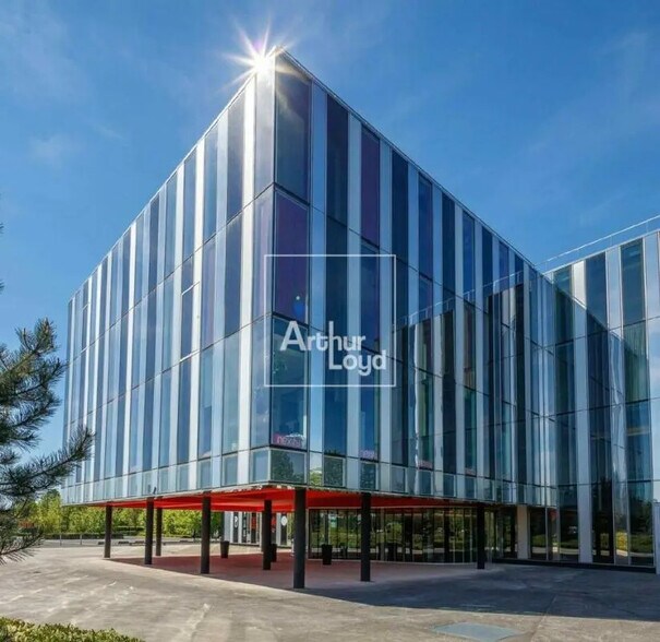 Bureau dans Lieusaint à louer - Photo de l’immeuble – Image 1 sur 2