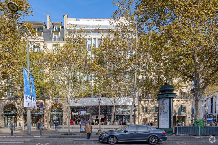 66 Av Des Champs Elysees, Paris à louer - Photo de l’immeuble – Image 2 sur 17