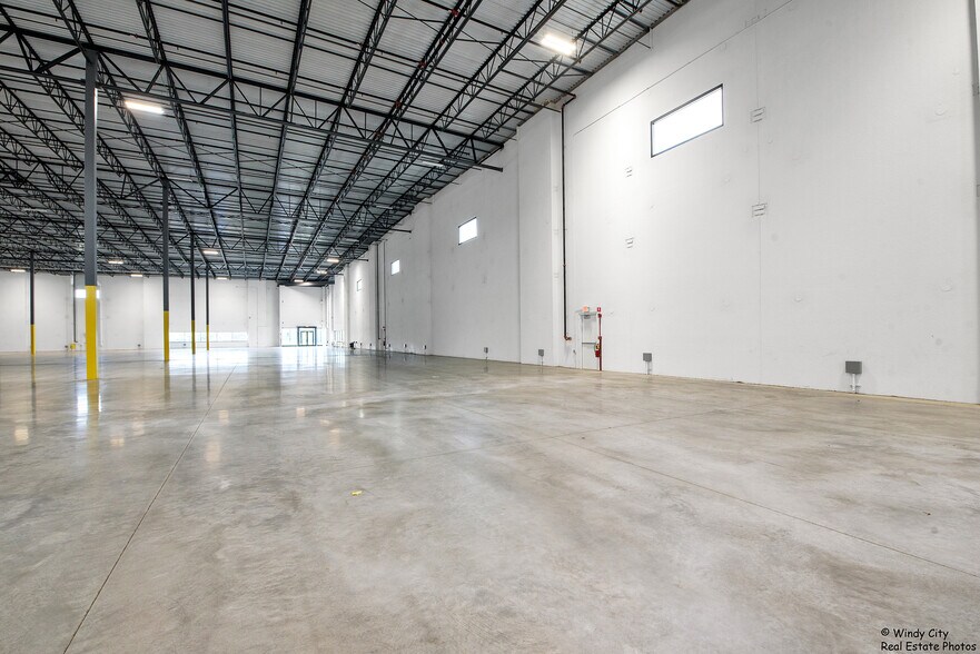 SEC Kenyon Road and IL RT. 25, Bartlett, IL à louer - Photo intérieure – Image 3 sur 25